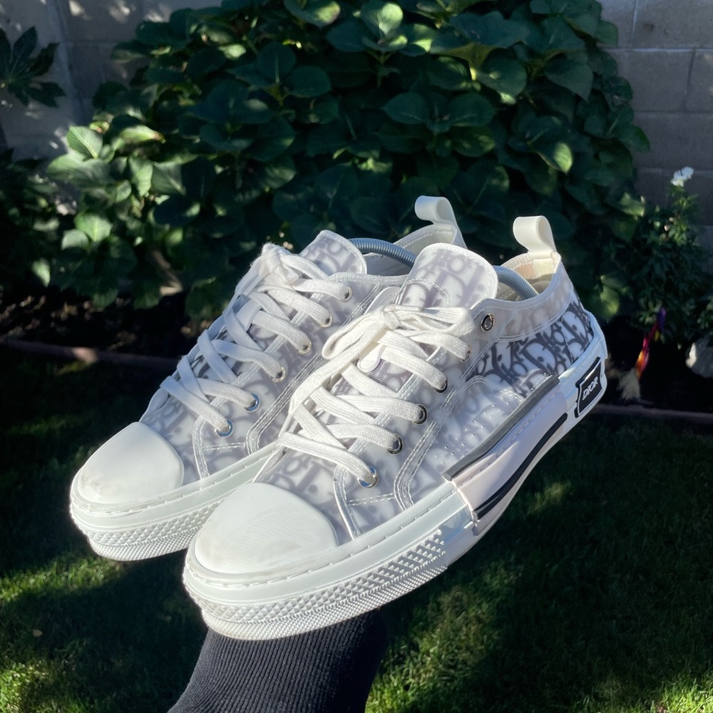 Shoes size 10